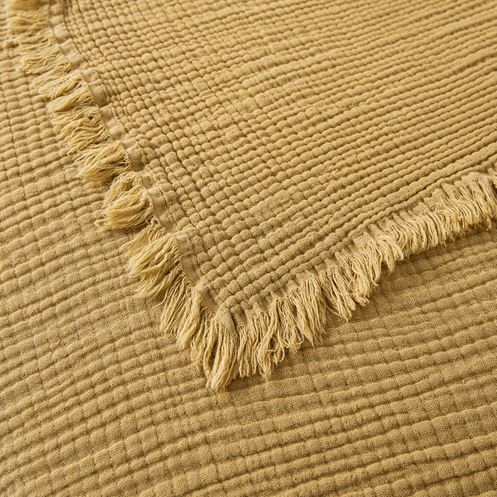 91家纺网 家纺一手货源 找家纺 皇寝世家家居 2025新款A类全棉针织四层纱苏流毯子沙发盖毯 午睡复古毛毯 静谧-焦糖