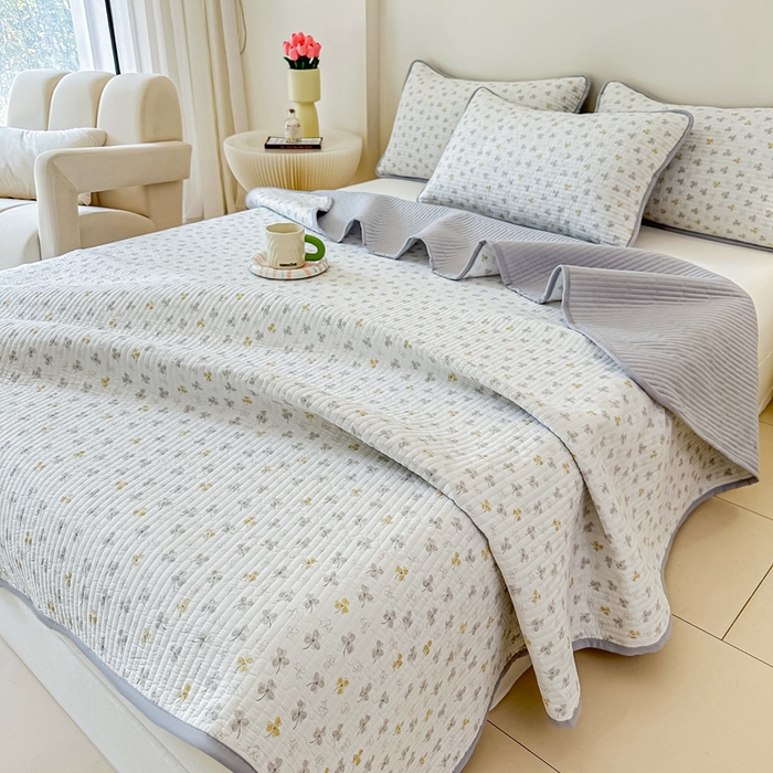 91家纺网 家纺一手货源 找家纺 橘夏家纺2025爆款棉感珍珠绸印花床盖三件套 花非花--雅韵灰