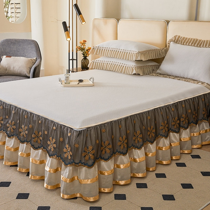 91家纺网 家纺一手货源 找家纺 情恒家纺   2025新款提花PE海洋丝可脱卸床裙席三件套 阡陌 奶咖