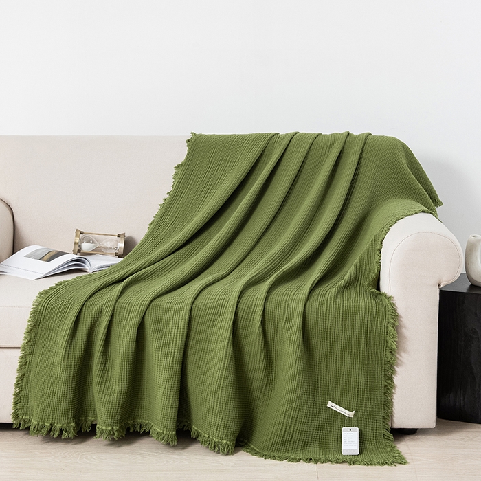 91家纺网 家纺一手货源 找家纺 皇寝世家家居 2025新款A类全棉针织四层纱苏流毯子沙发盖毯 午睡复古毛毯 静谧-海松色