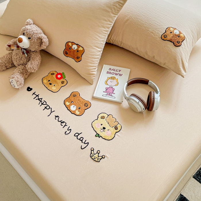 91家纺网 家纺一手货源 找家纺 海岛哥哥 2025春夏新款卡通毛巾绣床笠 三只小熊-咖