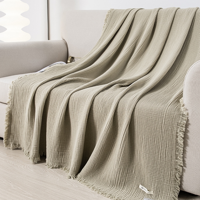 91家纺网 家纺一手货源 找家纺 皇寝世家家居 2025新款A类全棉针织四层纱苏流毯子沙发盖毯 午睡复古毛毯 静谧-梅染