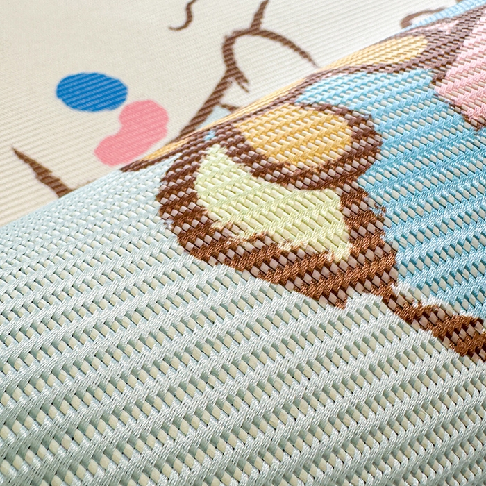 91家纺网 家纺一手货源 找家纺 蓝邻 2025春夏新款正版三丽鸥600D冰藤大版数码印花凉席-场景一 害羞玉桂狗