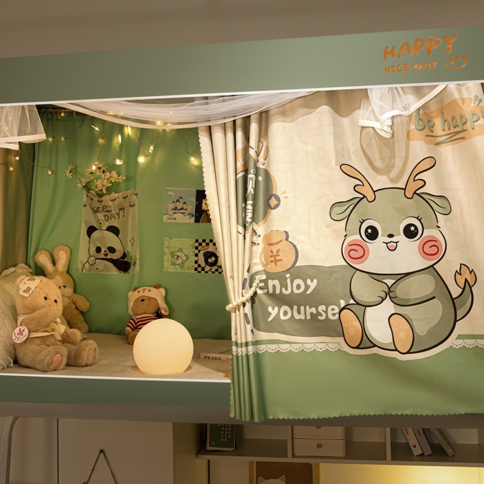 91家纺网 家纺一手货源 找家纺 觅妮家纺 2025新款99%强遮光涂银涂层大版数码印花宿舍学生床帘蚊帐 可爱龙人