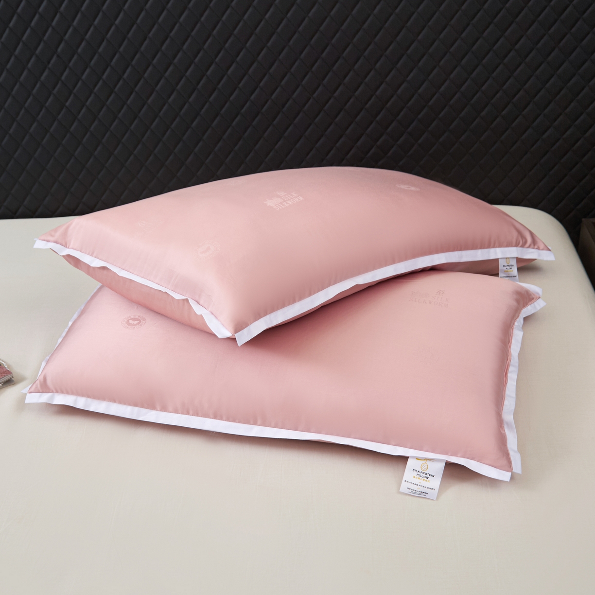 91家纺网 家纺一手货源 找家纺 梵希良品 2025新款超柔蚕丝蛋白枕头枕芯 粉色48x74cm低枕
