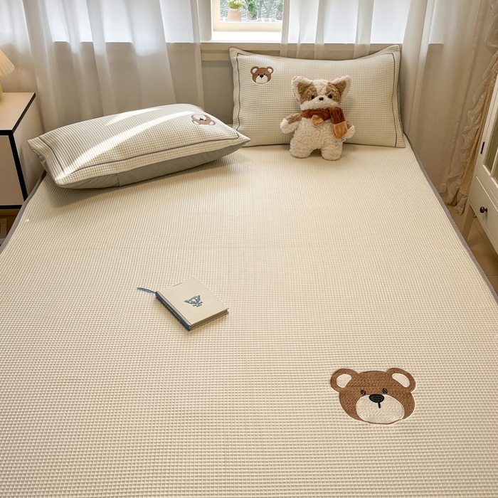 91家纺网 家纺一手货源 找家纺 雅居纺家纺 2025新款A类加厚三明治底华夫格绣花凉感席 床笠款-熊出没