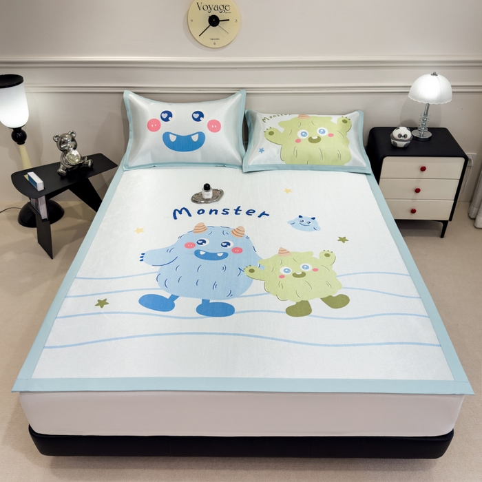 91家纺网 家纺一手货源 找家纺 倾慕  2025新款数码大版时尚卡通风冰藤席 怪兽兄弟