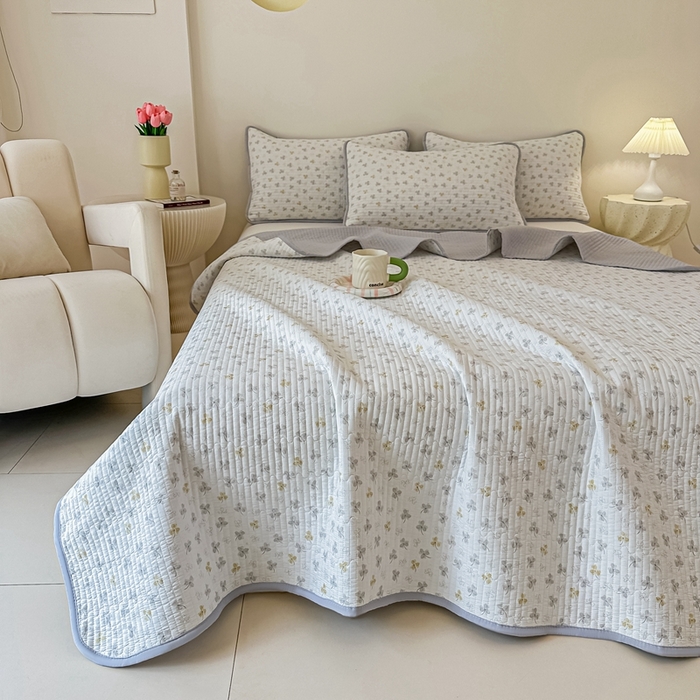 91家纺网 家纺一手货源 找家纺 橘夏家纺2025爆款棉感珍珠绸印花床盖三件套 花非花--雅韵灰