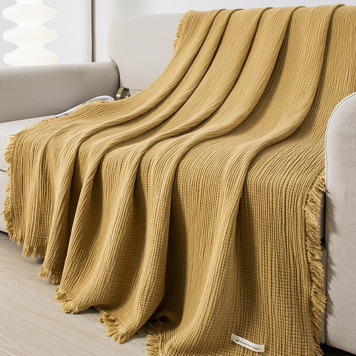 91家纺网 家纺一手货源 找家纺 皇寝世家家居 2025新款A类全棉针织四层纱苏流毯子沙发盖毯 午睡复古毛毯 静谧-焦糖