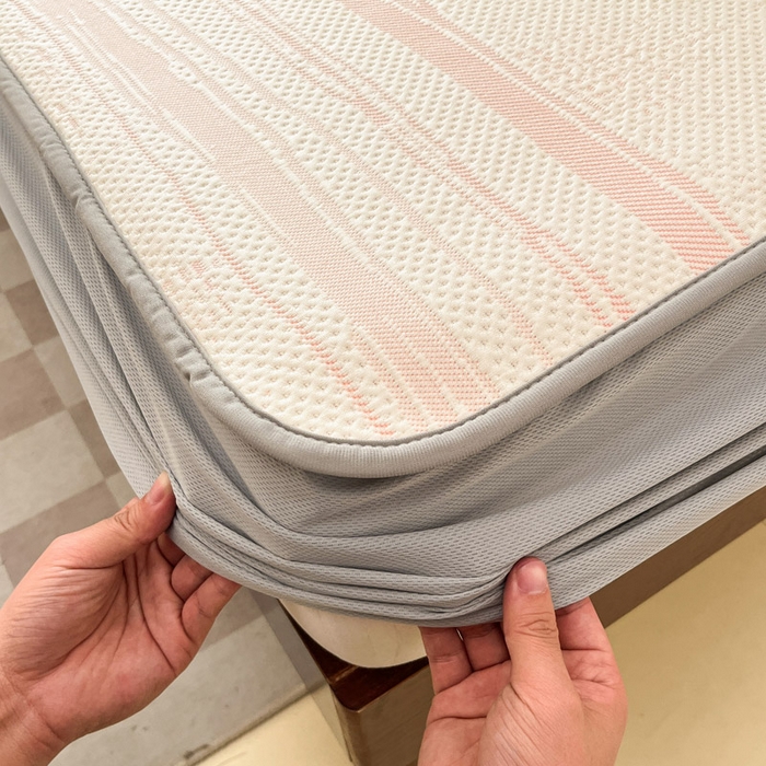 91家纺网 家纺一手货源 找家纺 雅居纺家纺 2025新款A类加厚三明治底简约提花凉感席系列-床笠款 线条-粉