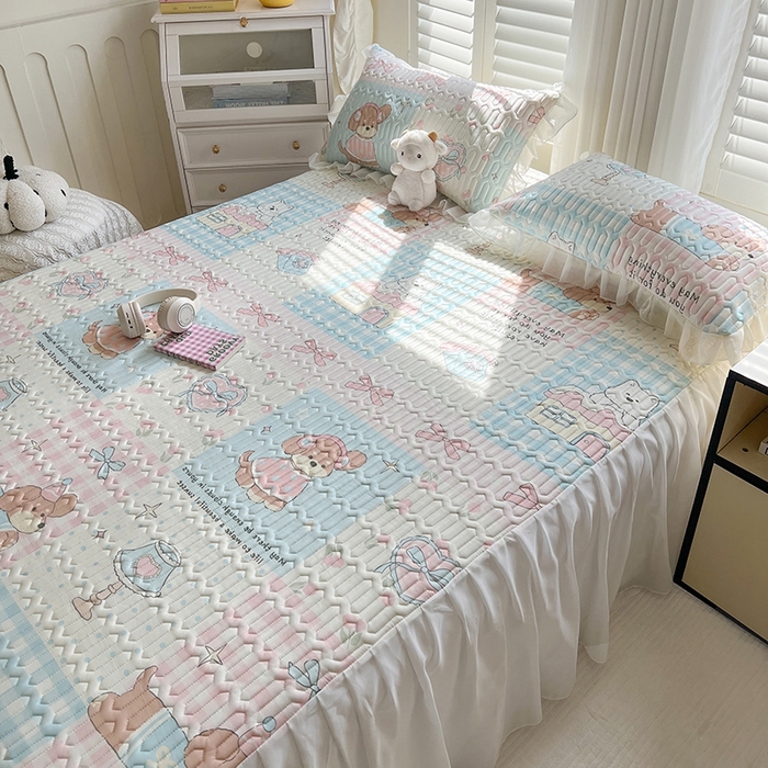 91家纺网 家纺一手货源 找家纺 慕澄2025新款小清新印花凉感丝花床裙款乳胶凉席 音乐会