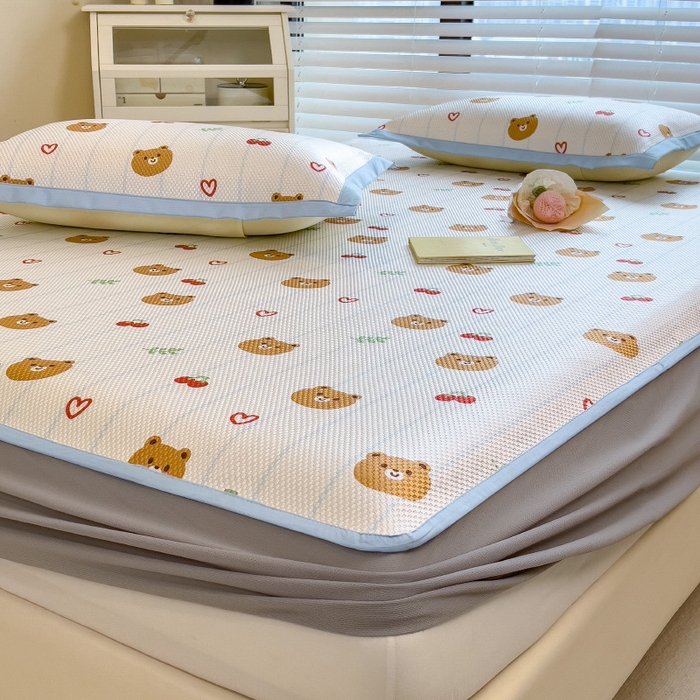 91家纺网 家纺一手货源 找家纺 布卢姆床垫2025新款A类数码印花冰藤席夏凉席--床笠款 樱桃熊