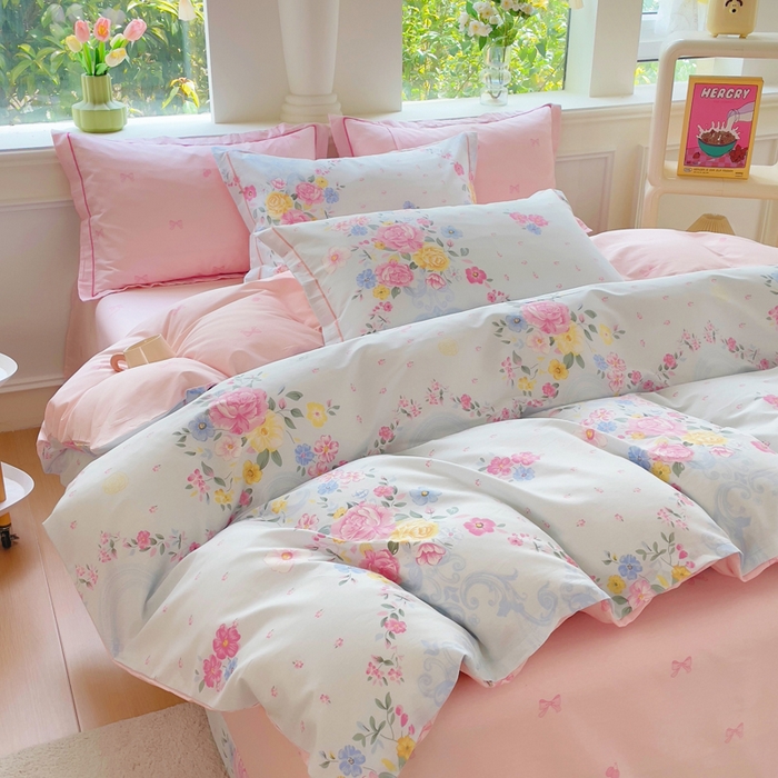 91家纺网 家纺一手货源 找家纺 铭博家纺 2025新款直播爆款100%全棉吊边一字绣工艺款13070印花全棉四件套 苏沐花谣