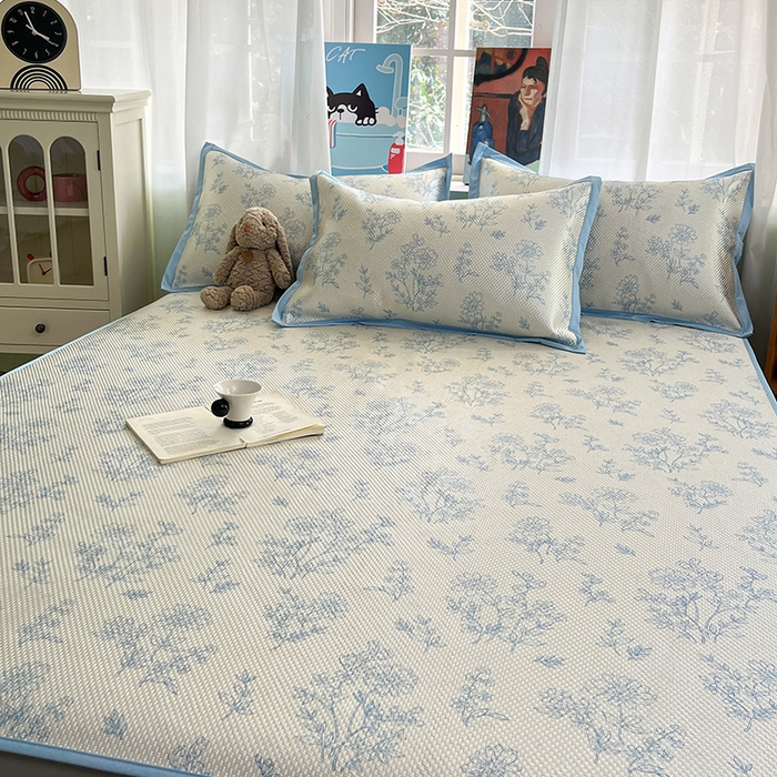 91家纺网 家纺一手货源 找家纺 布卢姆床垫2025新款A类数码印花冰藤席夏凉席--床笠款 雏菊花影床笠