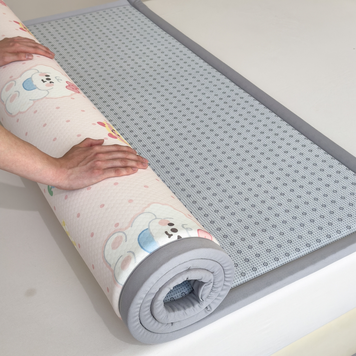 91家纺网 家纺一手货源 找家纺 席世家 2025新款印花豆豆多功能垫 粉色乐园