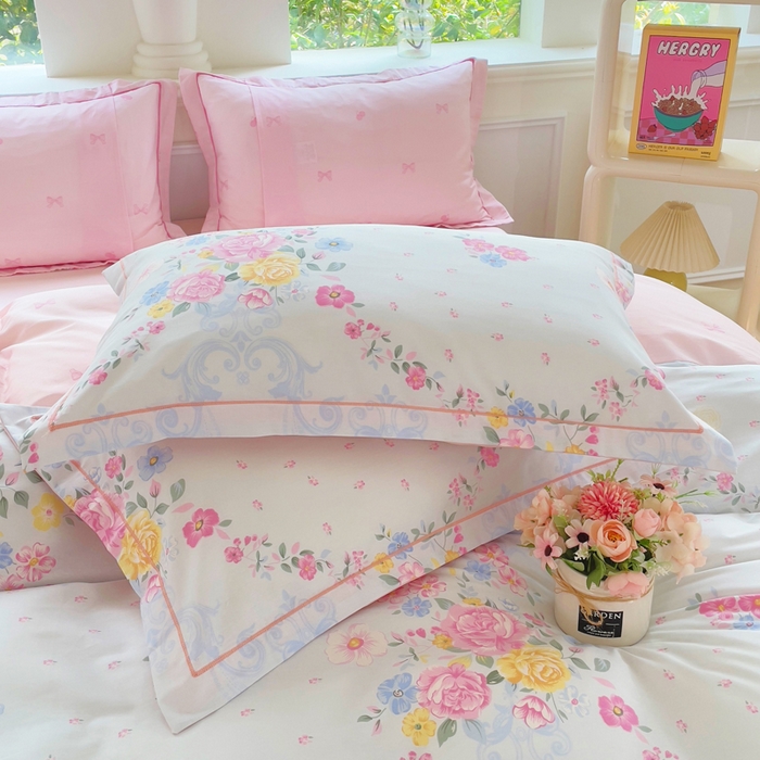 91家纺网 家纺一手货源 找家纺 铭博家纺 2025新款直播爆款100%全棉吊边一字绣工艺款13070印花全棉四件套 苏沐花谣