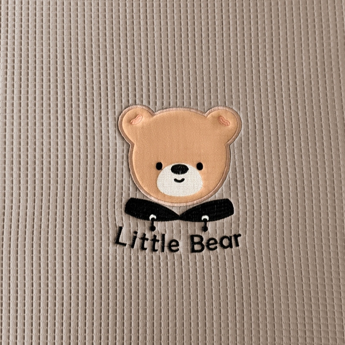 91家纺网 家纺一手货源 找家纺 （总）爱思凯2025新款【瑞宝熊】PE真豆豆-床笠款凉席  场景三