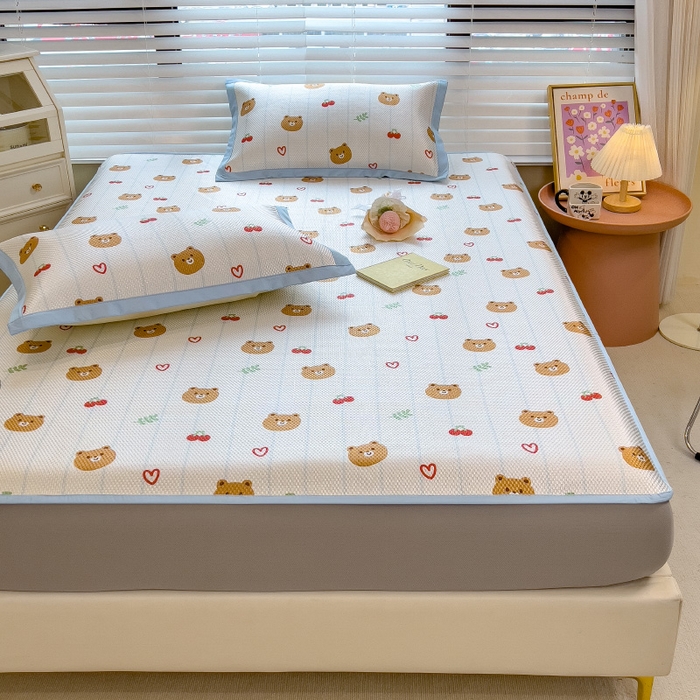 91家纺网 家纺一手货源 找家纺 布卢姆床垫2025新款A类数码印花冰藤席夏凉席--床笠款 樱桃熊