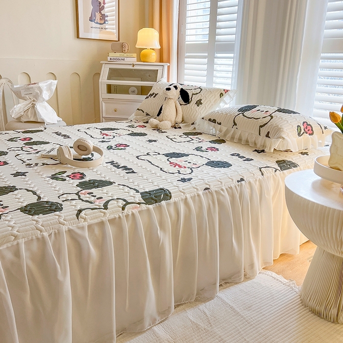 91家纺网 家纺一手货源 找家纺 慕澄2025新款小清新印花凉感丝花床裙款乳胶凉席 快乐小狗