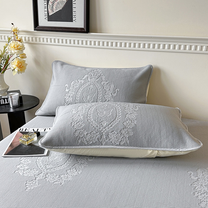 91家纺网 家纺一手货源 找家纺 布卢姆床垫2025新款A类PE乙纶冰豆豆床笠款凉席 蝴蝶花镜 灰