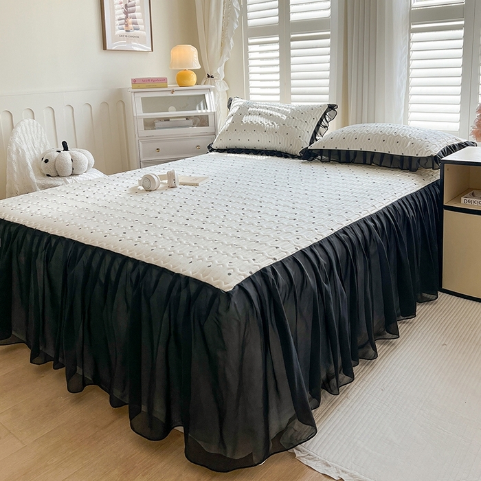 91家纺网 家纺一手货源 找家纺 慕澄2025新款小清新印花凉感丝花床裙款乳胶凉席 黑波点