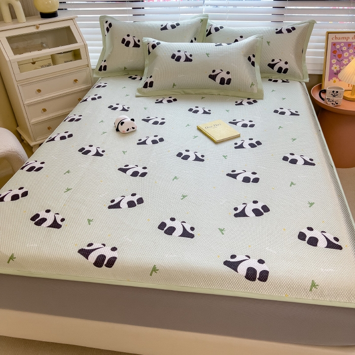 91家纺网 家纺一手货源 找家纺 布卢姆床垫2025新款A类数码印花冰藤席夏凉席--床笠款 熊猫乐乐