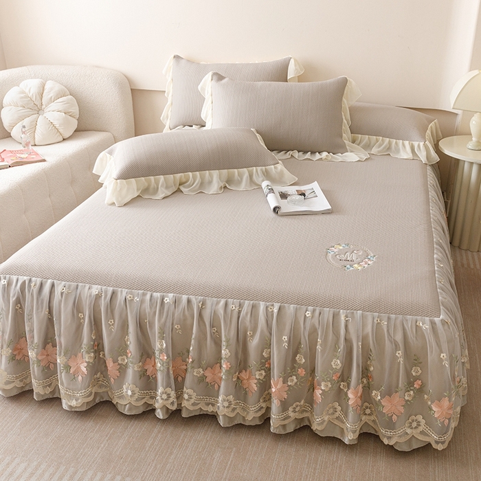 91家纺网 家纺一手货源 找家纺 好儿喜家纺2025新款海洋丝凉感豆豆床裙凉席-花蜜 咖 