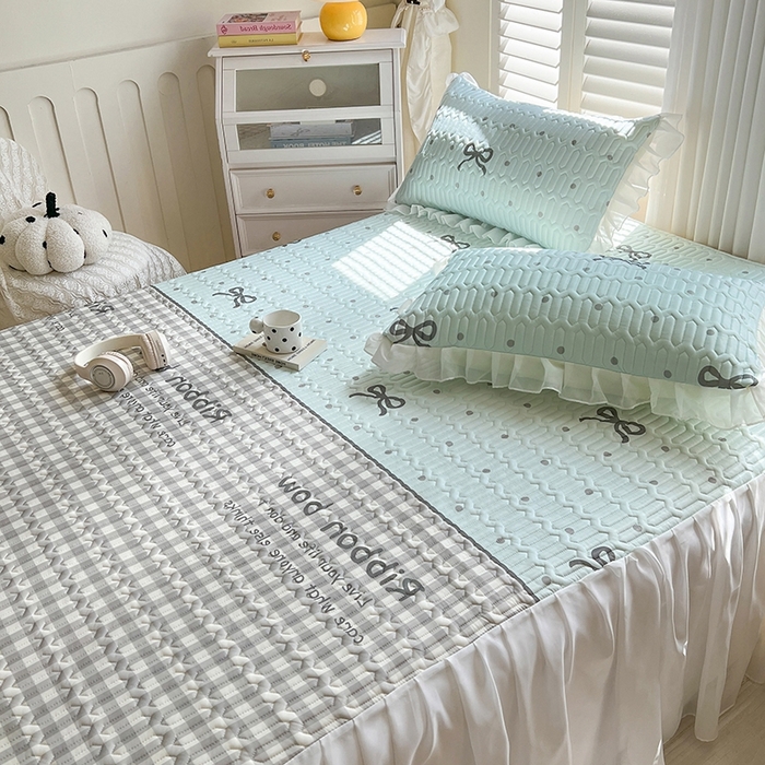 91家纺网 家纺一手货源 找家纺 慕澄2025新款小清新印花凉感丝花床裙款乳胶凉席 蓝色浪漫