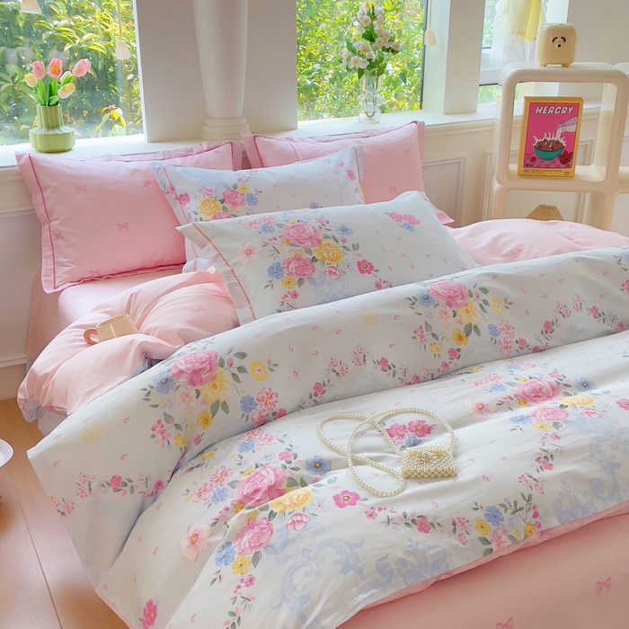 91家纺网 家纺一手货源 找家纺 铭博家纺 2025新款直播爆款100%全棉吊边一字绣工艺款13070印花全棉四件套 苏沐花谣