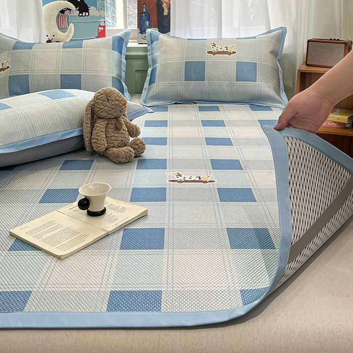 91家纺网 家纺一手货源 找家纺 布卢姆床垫2025新款A类数码印花冰藤席夏凉席--床席款 滑板腊肠狗