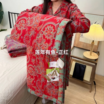 鲁爱家纺供货 2025新款全棉双层纱提花夏被 莲年有鱼-正红