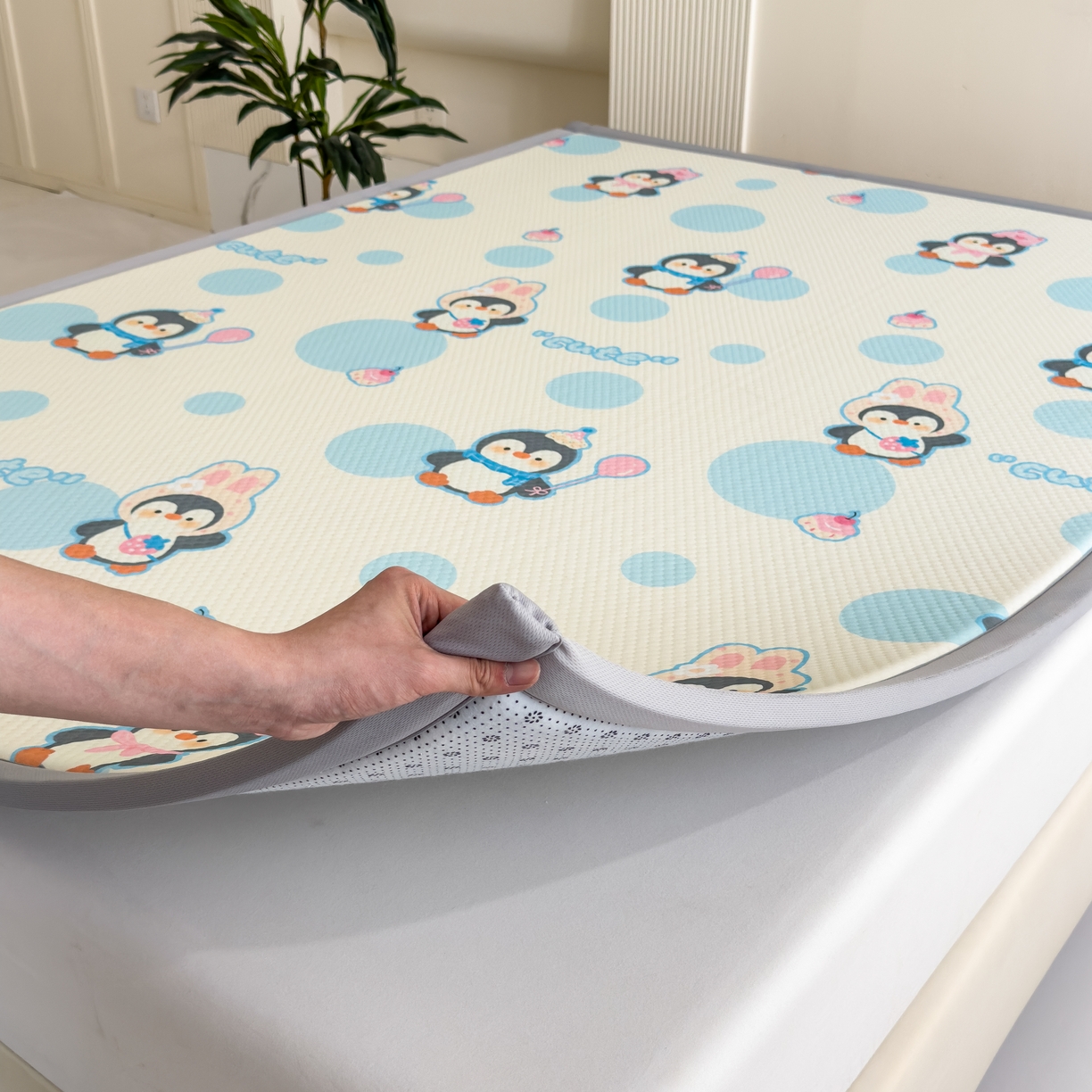 91家纺网 家纺一手货源 找家纺 席世家 2025新款印花豆豆多功能垫 小企鹅