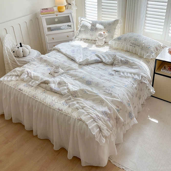 91家纺网 家纺一手货源 找家纺 慕澄2025新款小清新印花凉感丝花床裙款乳胶凉席 紫系小兔