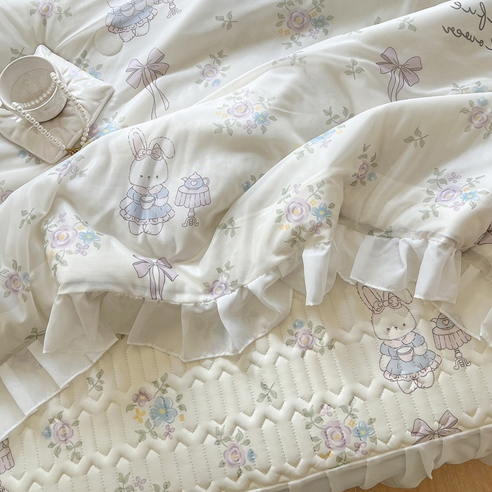 91家纺网 家纺一手货源 找家纺 慕澄2025新款小版印花床裙款乳胶凉席凉感丝夏被四件套 紫系小兔