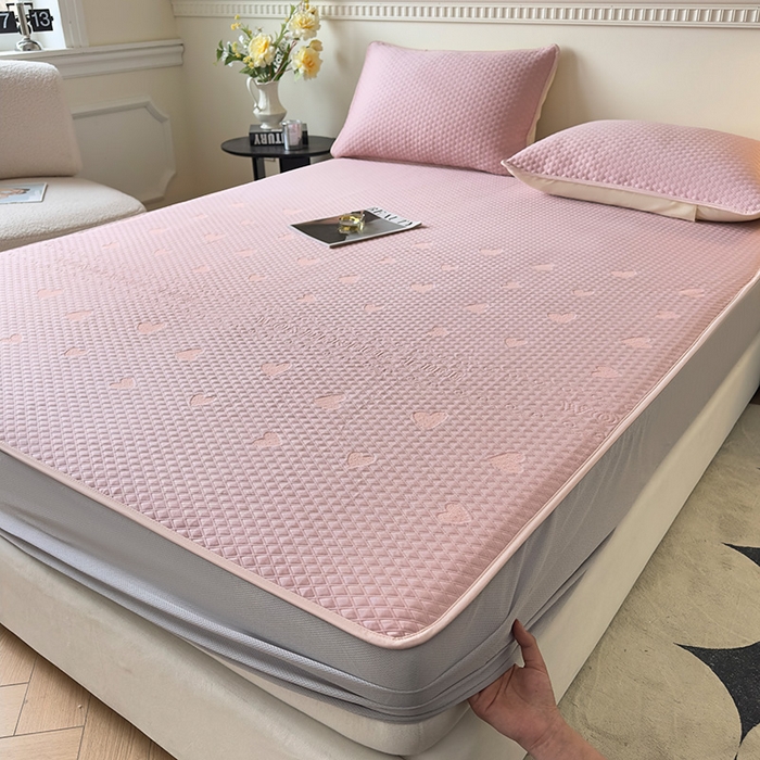 91家纺网 家纺一手货源 找家纺 布卢姆床垫2025新款A类PE乙纶冰豆豆床笠款凉席 爱心字母