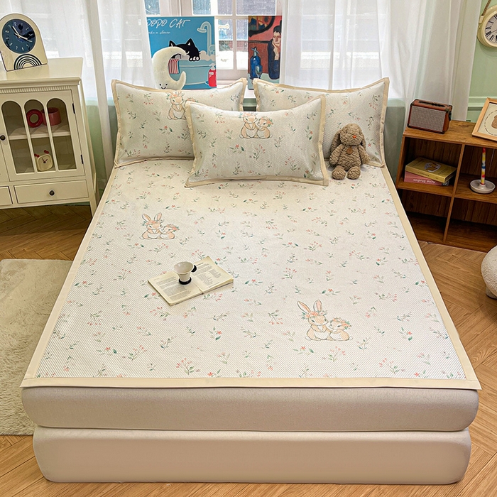 91家纺网 家纺一手货源 找家纺 布卢姆床垫2025新款A类数码印花冰藤席夏凉席--床席款 花园小兔