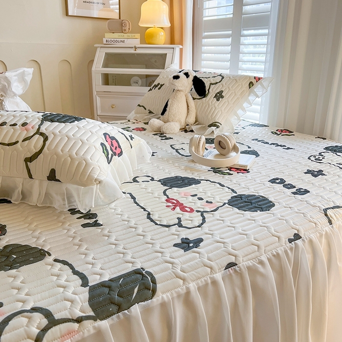 91家纺网 家纺一手货源 找家纺 慕澄2025新款小清新印花凉感丝花床裙款乳胶凉席 快乐小狗