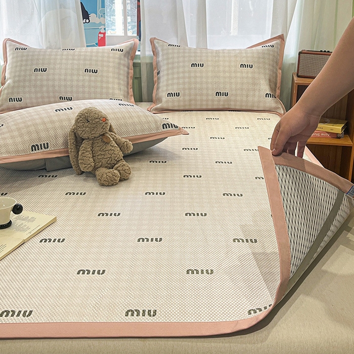 91家纺网 家纺一手货源 找家纺 布卢姆床垫2025新款A类数码印花冰藤席夏凉席--床席款 粉miu