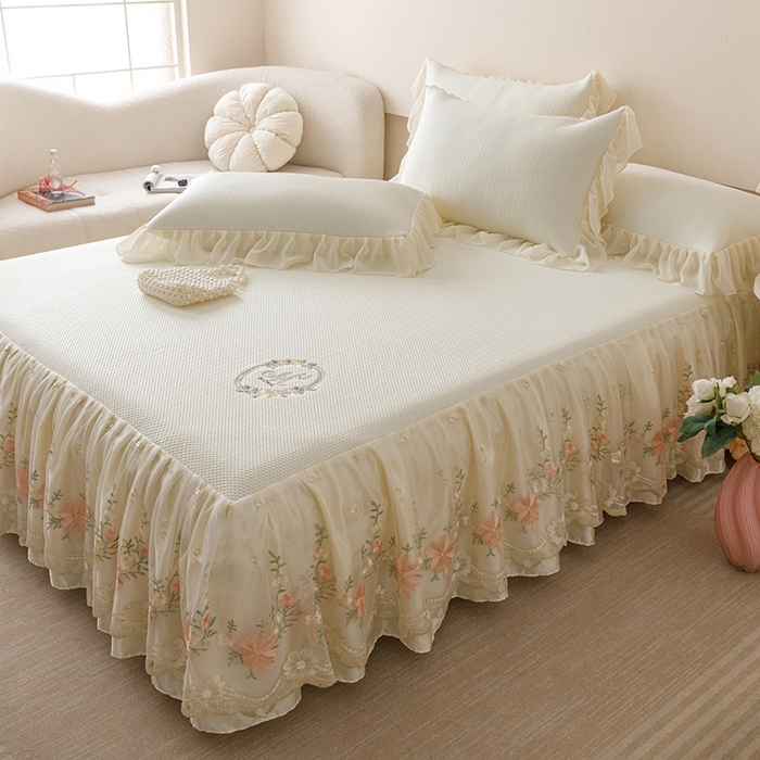 91家纺网 家纺一手货源 找家纺 好儿喜家纺2025新款海洋丝凉感豆豆床裙凉席-花蜜 奶白