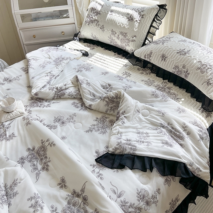 91家纺网 家纺一手货源 找家纺 慕澄2025新款小清新印花凉感丝花床裙款乳胶凉席 素描花