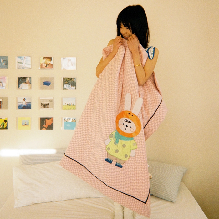 91家纺网 家纺一手货源 找家纺 喜多兔儿童家纺 2025新款色织天丝水洗棉夏被被子被芯 粉格月亮小兔-胶片风