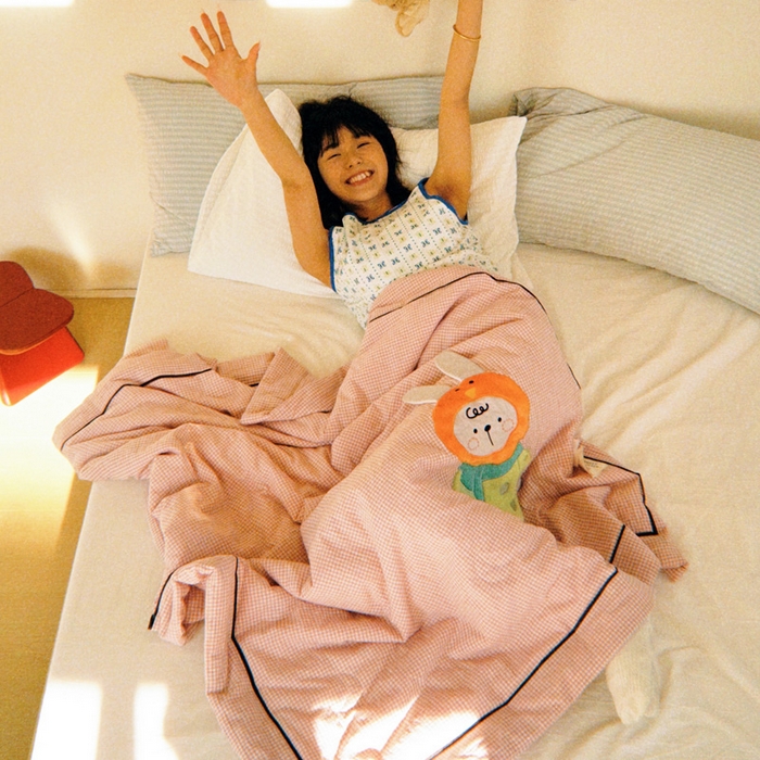 91家纺网 家纺一手货源 找家纺 喜多兔儿童家纺 2025新款色织天丝水洗棉夏被被子被芯 粉格月亮小兔-胶片风