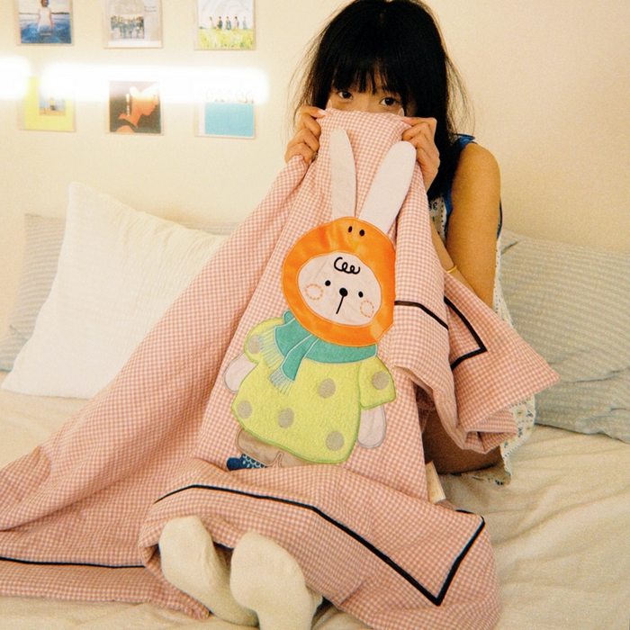 91家纺网 家纺一手货源 找家纺 喜多兔儿童家纺 2025新款色织天丝水洗棉夏被被子被芯 粉格月亮小兔-胶片风