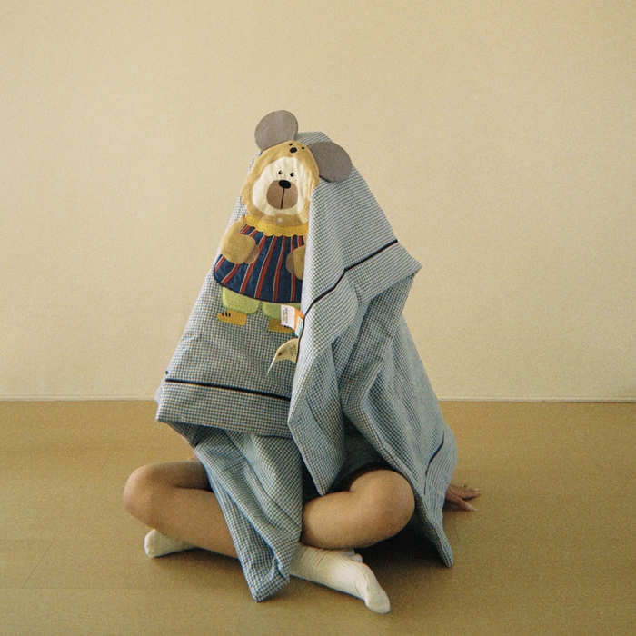 91家纺网 家纺一手货源 找家纺 喜多兔儿童家纺 2025新款色织天丝水洗棉夏被被子被芯 蓝格太阳小熊-胶片风