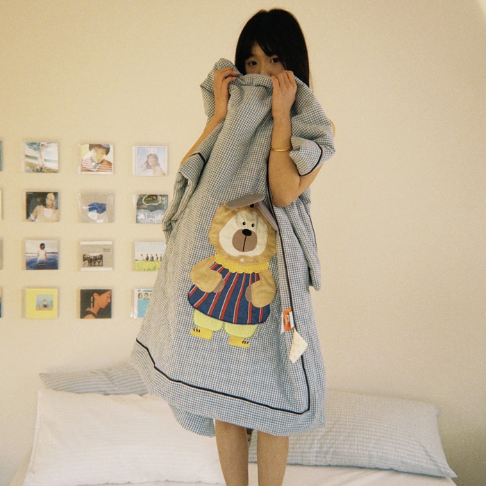 91家纺网 家纺一手货源 找家纺 喜多兔儿童家纺 2025新款色织天丝水洗棉夏被被子被芯 蓝格太阳小熊-胶片风