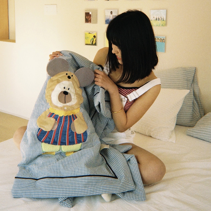 91家纺网 家纺一手货源 找家纺 喜多兔儿童家纺 2025新款色织天丝水洗棉夏被被子被芯 蓝格太阳小熊-胶片风