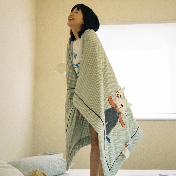 91家纺网 家纺一手货源 找家纺 喜多兔儿童家纺 2025新款色织天丝水洗棉夏被被子被芯 绿格星星小怪兽-胶片风