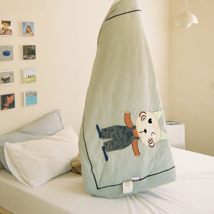 91家纺网 家纺一手货源 找家纺 喜多兔儿童家纺 2025新款色织天丝水洗棉夏被被子被芯 绿格星星小怪兽-胶片风