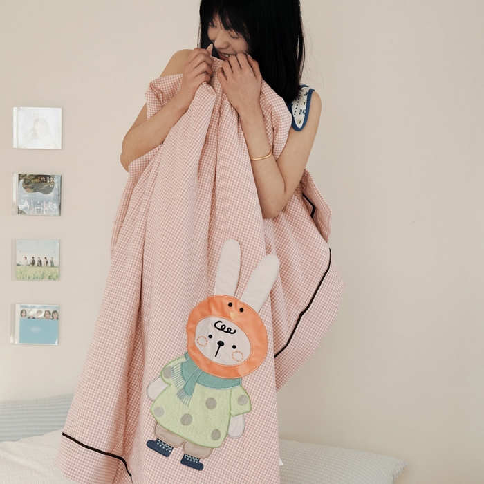 91家纺网 家纺一手货源 找家纺 喜多兔儿童家纺 2025新款色织天丝水洗棉夏被被子被芯 粉格月亮小兔-日系风