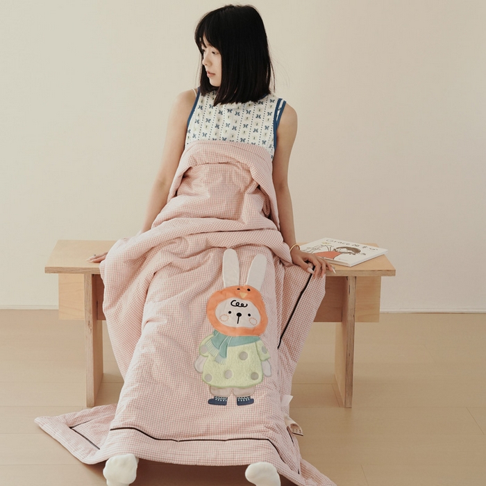 91家纺网 家纺一手货源 找家纺 喜多兔儿童家纺 2025新款色织天丝水洗棉夏被被子被芯 粉格月亮小兔-日系风